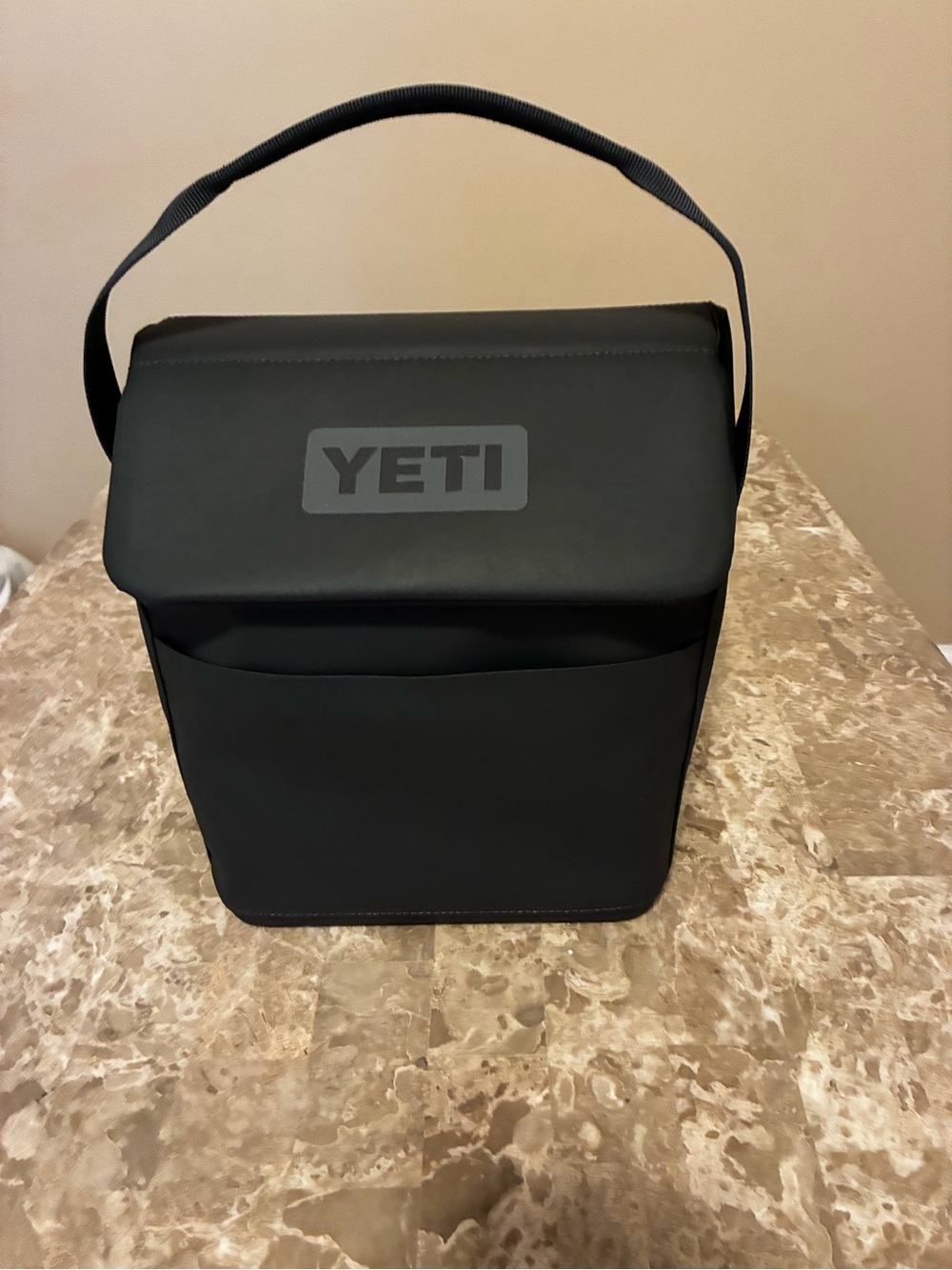 Yeti Black Insulated Duffel Cooler lunch box Bag with Top Handle